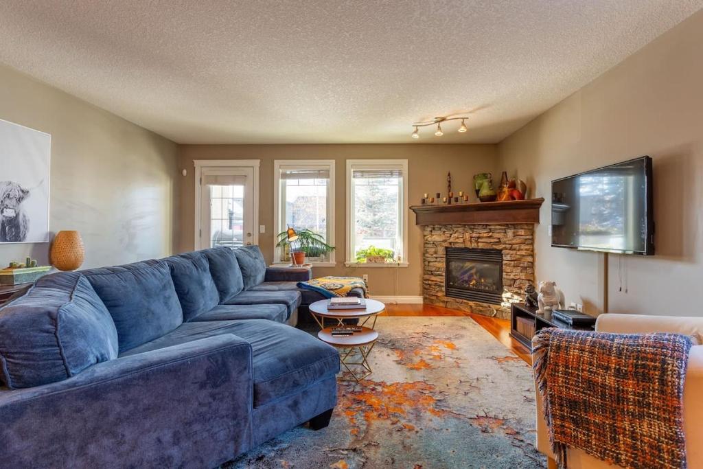 Gallery image of Cozy 2BR Banff Fireplace Patio in Calgary