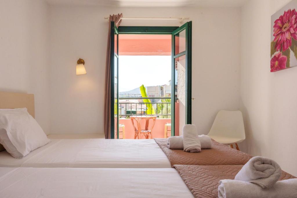Posteľ alebo postele v izbe v ubytovaní Kri-Kri Village Holiday Apts by Estia