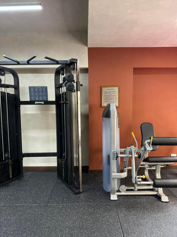 Fitness centrum a/nebo fitness zařízení v ubytování Tropicana Suites