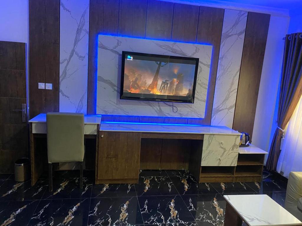 TV a/nebo společenská místnost v ubytování Presken Hotels, Opebi - CASTLE