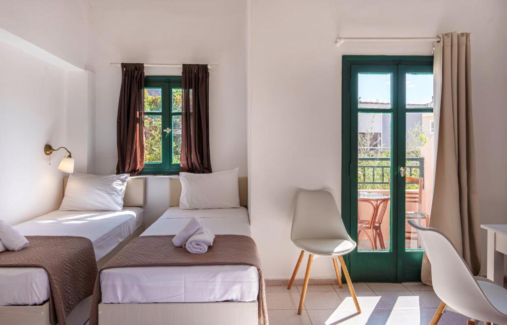 Posteľ alebo postele v izbe v ubytovaní Kri-Kri Village Holiday Apts by Estia