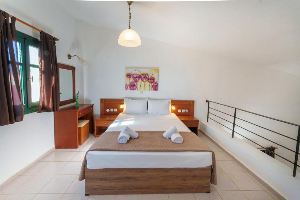 Posteľ alebo postele v izbe v ubytovaní Kri-Kri Village Holiday Apts by Estia
