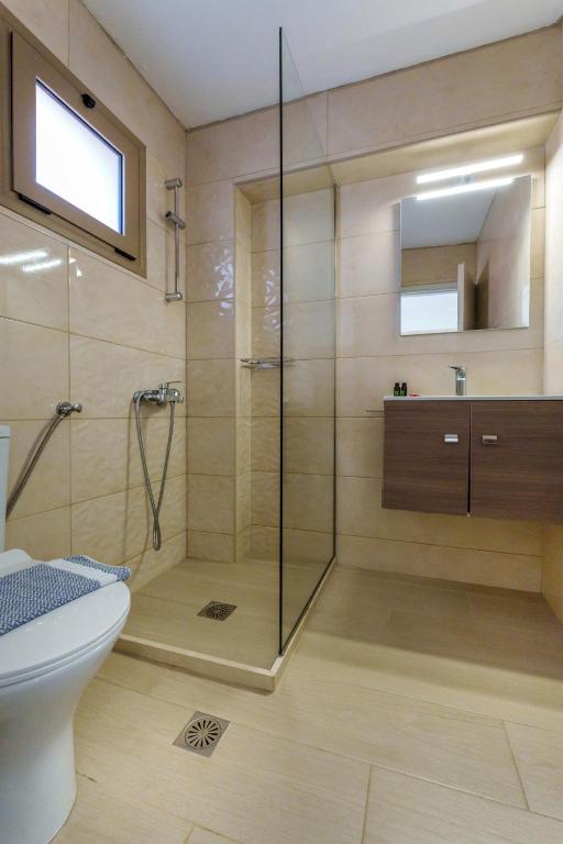 Kúpeľňa v ubytovaní Kri-Kri Village Holiday Apts by Estia