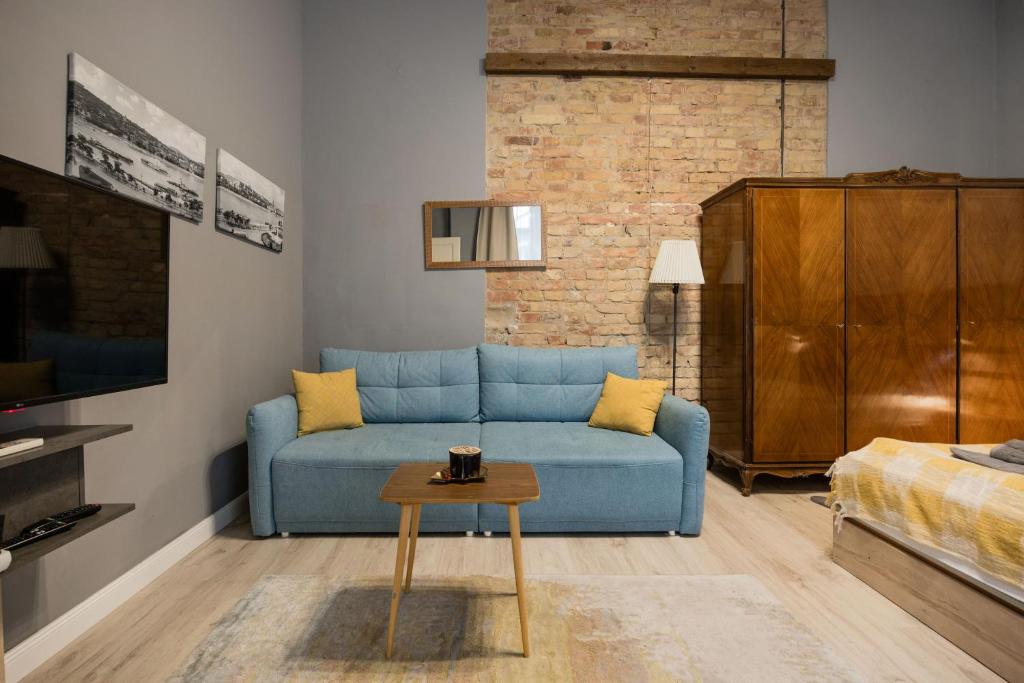 Urban Tranquillity by the Main Shopping Street - Departamento
