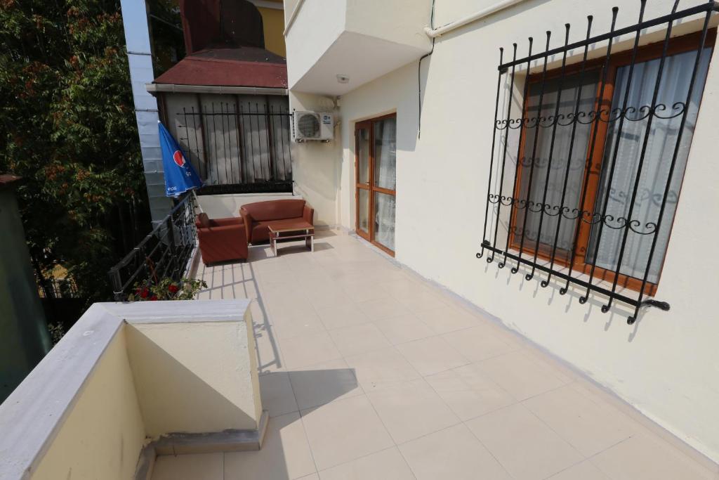 A balcony or terrace at Camelot Apartment