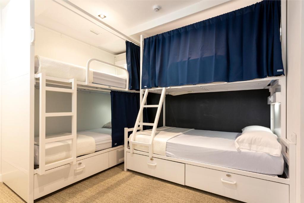 Postel nebo postele na pokoji v ubytování Malaga Stop Hostel AB