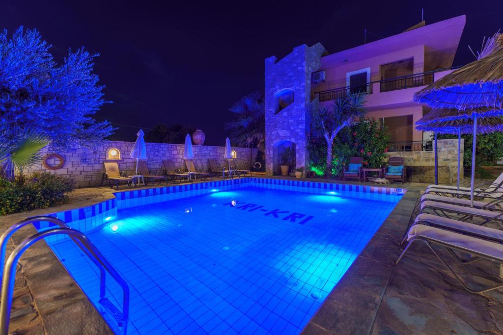 Bazén v ubytovaní Kri-Kri Village Holiday Apts by Estia alebo v jeho blízkosti