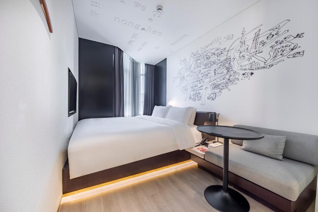 Postel nebo postele na pokoji v ubytování CitiGO Hotel Hongqiao Shanghai