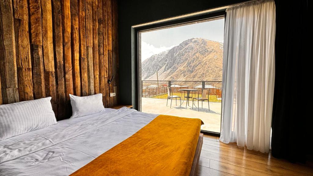 Nespecifikovaný výhled na hory nebo výhled na hory při pohledu z hotelu