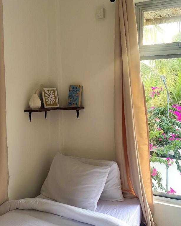 TWIN PALMS 'Surfhouse' - 3