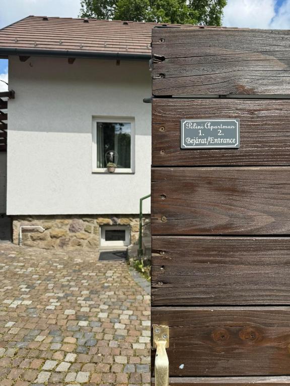 Budova, kde se aparthotel nachází