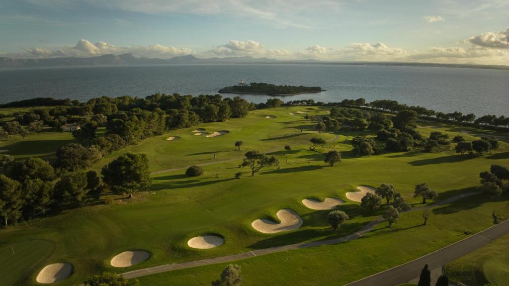 an aerial view of a golf course next to the water at Inmood Aucanada 4 Sup in Port d'Alcudia