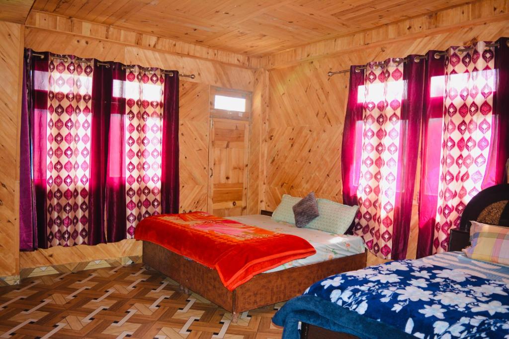 Pahadi Bliss Hostel ,Tosh - Deluxe Family Suite
