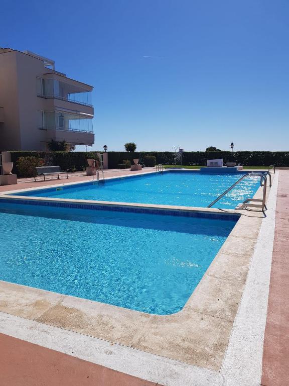 Bazén v ubytovaní Apartment Vinaroz with swimming pools for 4 people alebo v jeho blízkosti