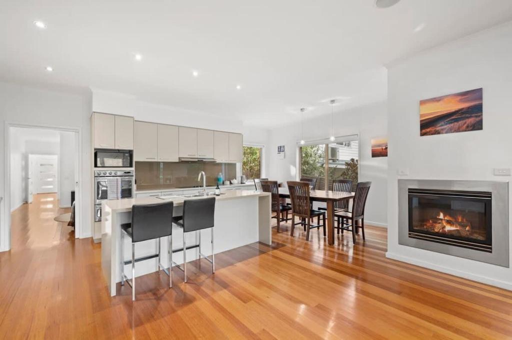 Large Family Friendly Home in Jan Juc, Torquay (updated prices 2024)