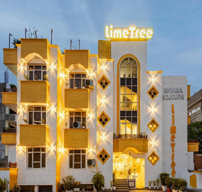 een gebouw met een bord aan de zijkant bij Lime Tree Hotel Huda City Centre in Gurgaon