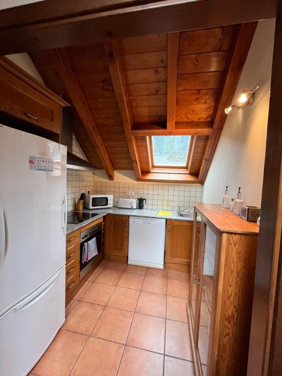 Kuchyň nebo kuchyňský kout v ubytování Luxury House Valencia D'Aneu
