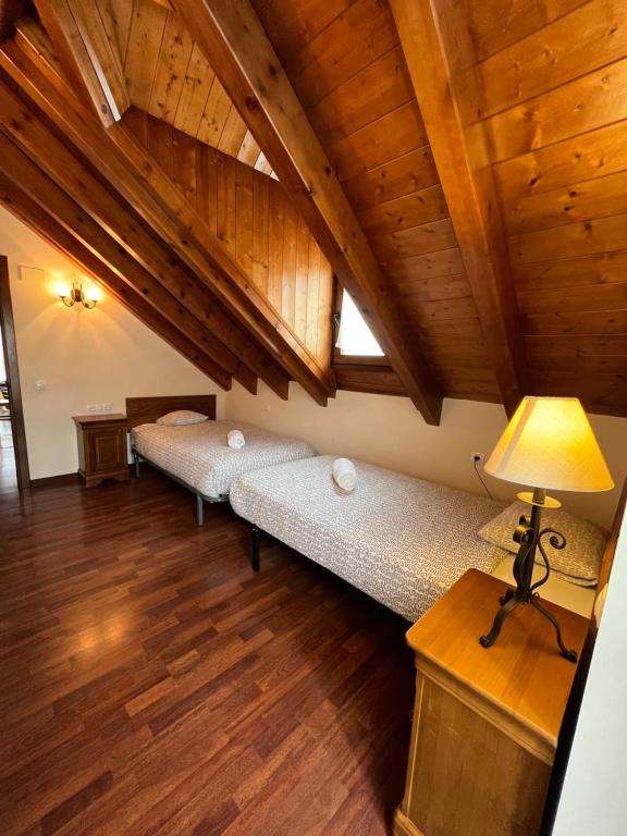 Postel nebo postele na pokoji v ubytování Luxury House Valencia D'Aneu