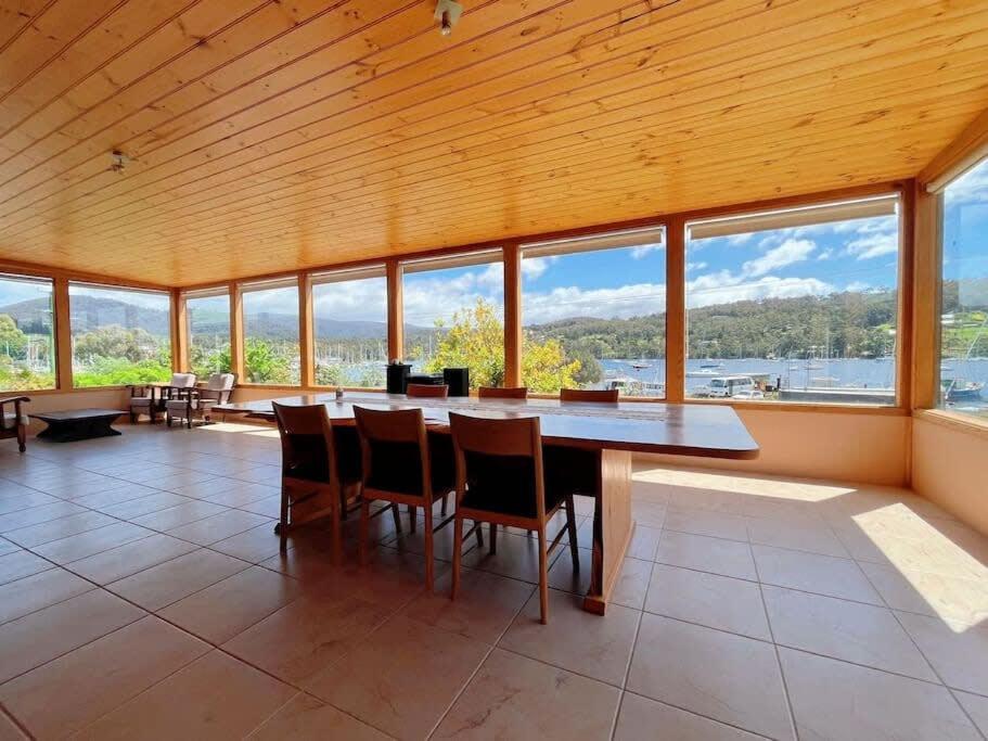 Stunning Water front view House at Kettering, Kettering (preços ...
