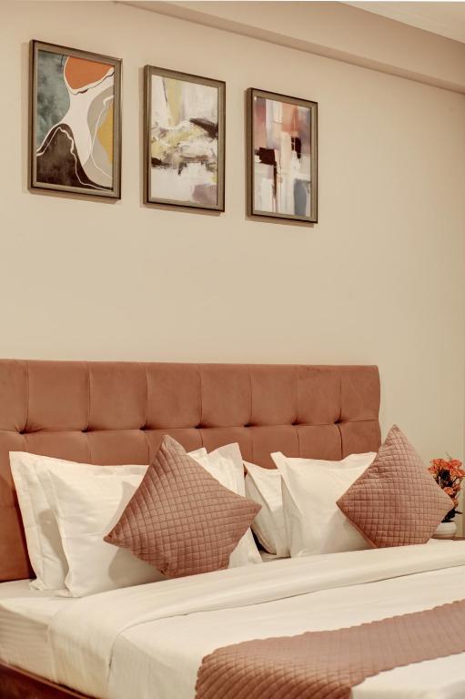 Postel nebo postele na pokoji v ubytování Limewood Stay - Executive Huda City Center