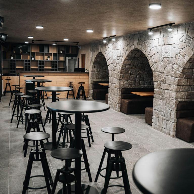Restaurace v ubytování Хижа Марциганица