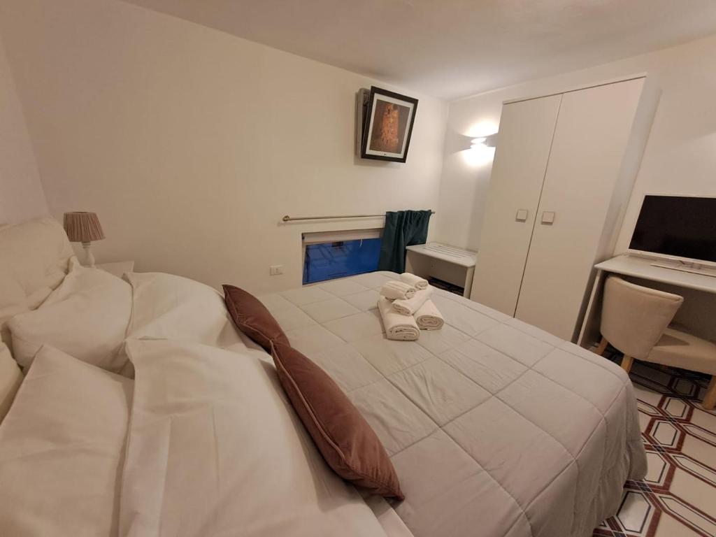 A bed or beds in a room at Dimora Vico Storella