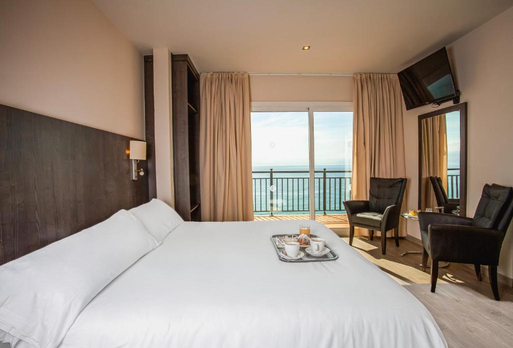 a hotel room with a bed and a balcony at Hotel Horitzó by Pierre & Vacances in Blanes