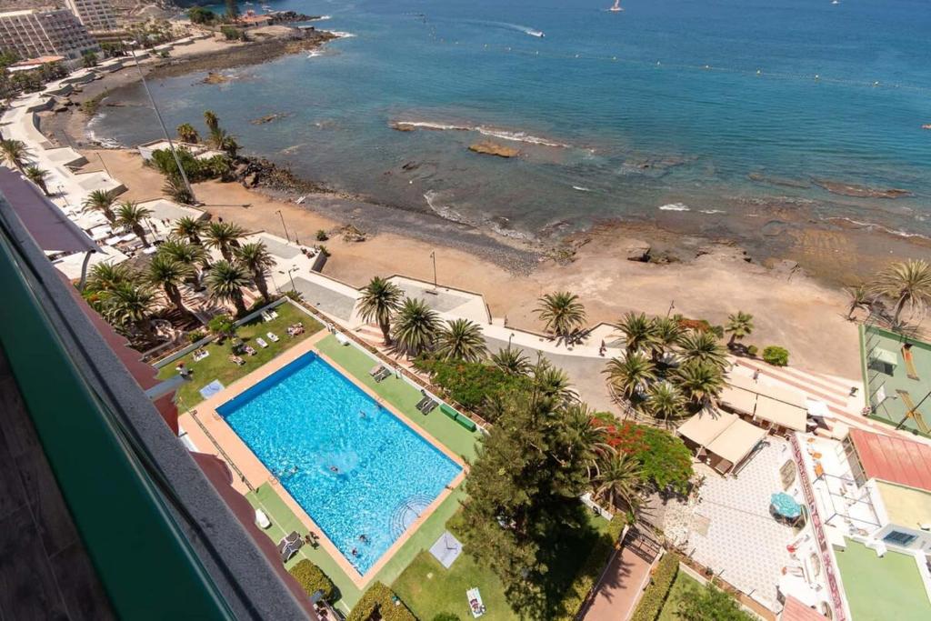 an overhead view of a swimming pool next to a beach at Comodoro 6 - One Bed in Los Cristianos