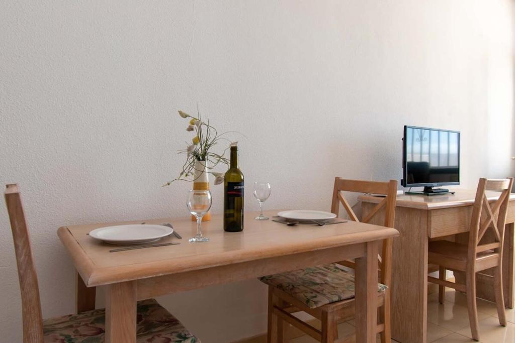 TV a/nebo společenská místnost v ubytování Azahara Playa 46 - One Bed