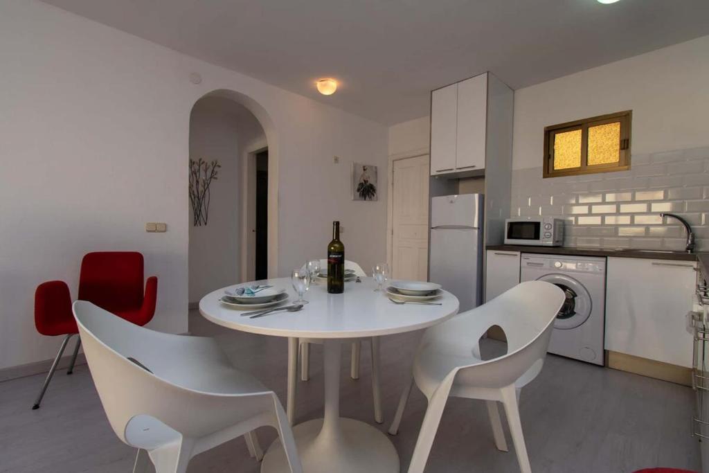 A kitchen or kitchenette at Mare Verde 95 - One Bed