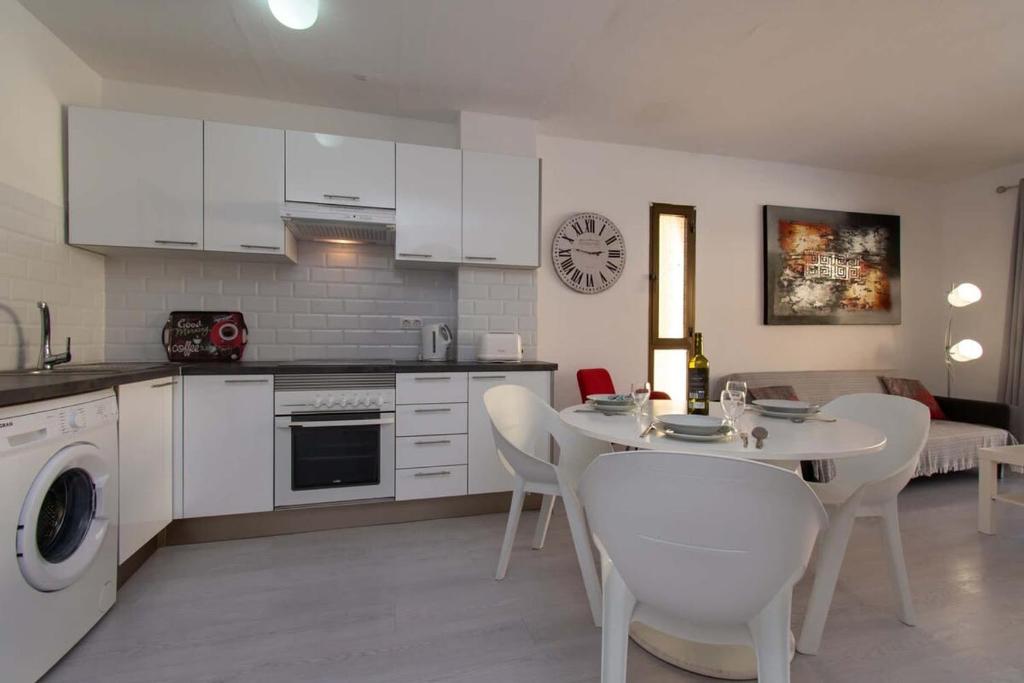 A kitchen or kitchenette at Mare Verde 95 - One Bed