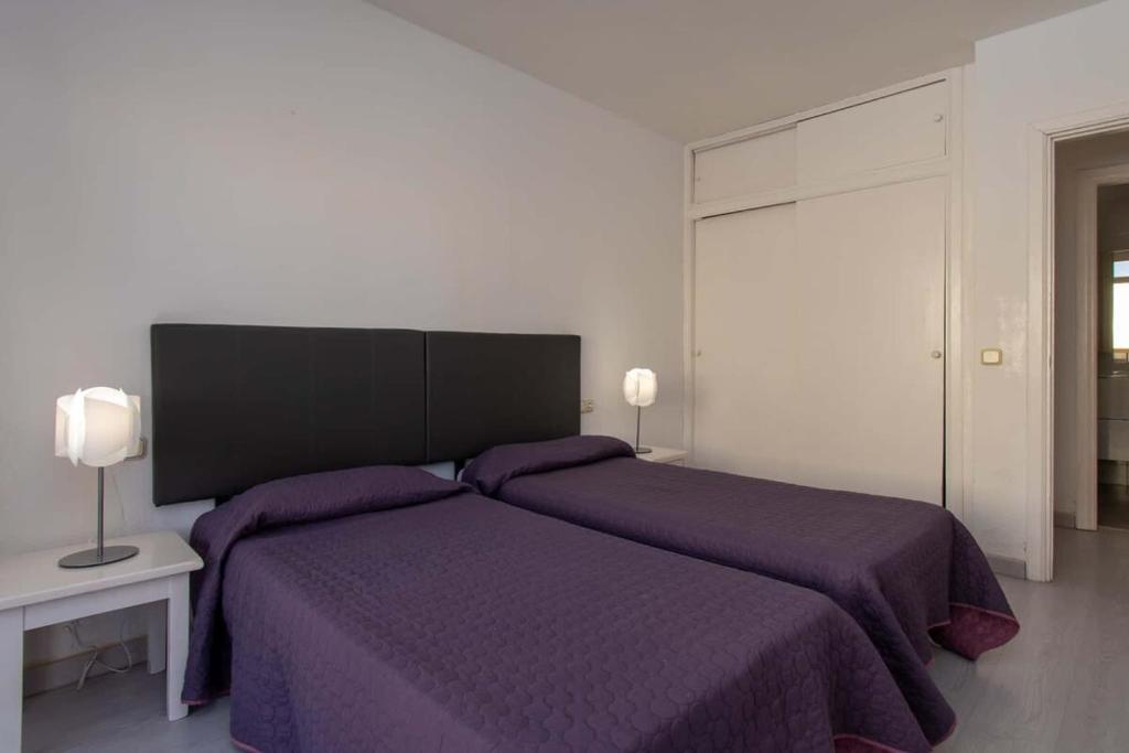 A bed or beds in a room at Mare Verde 95 - One Bed