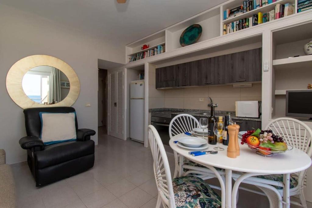 A kitchen or kitchenette at Los Olivos 13 - One Bed