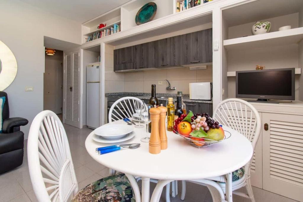A kitchen or kitchenette at Los Olivos 13 - One Bed