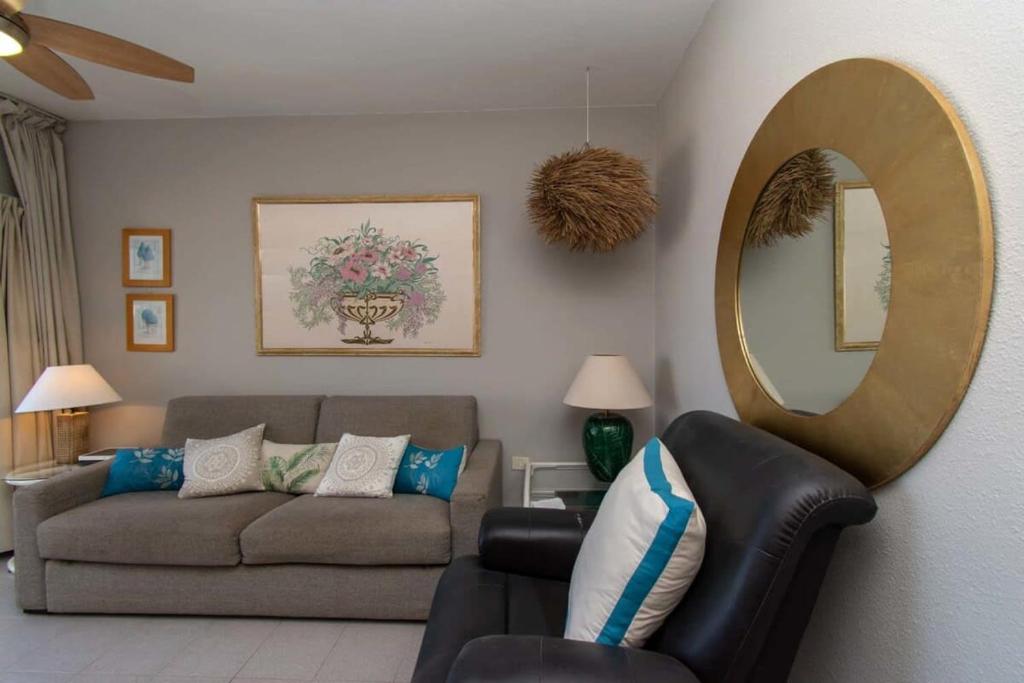 A seating area at Los Olivos 13 - One Bed