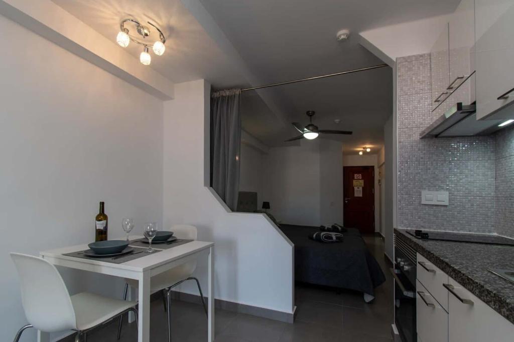 Kuchyň nebo kuchyňský kout v ubytování Santa Maria 135 - Studio with air conditioning and pool view
