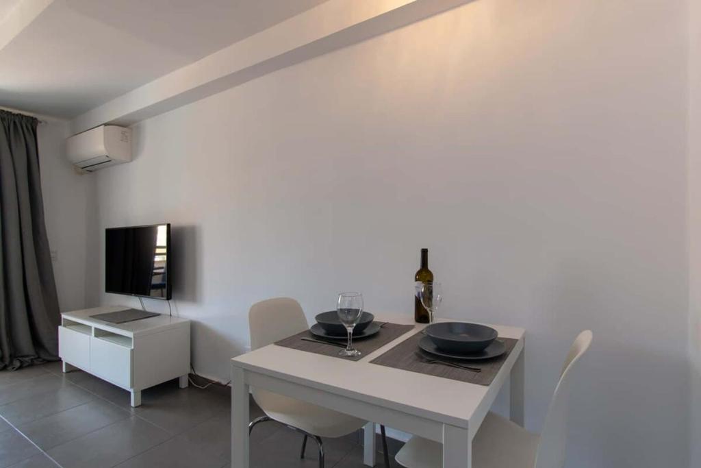 TV a/nebo společenská místnost v ubytování Santa Maria 135 - Studio with air conditioning and pool view