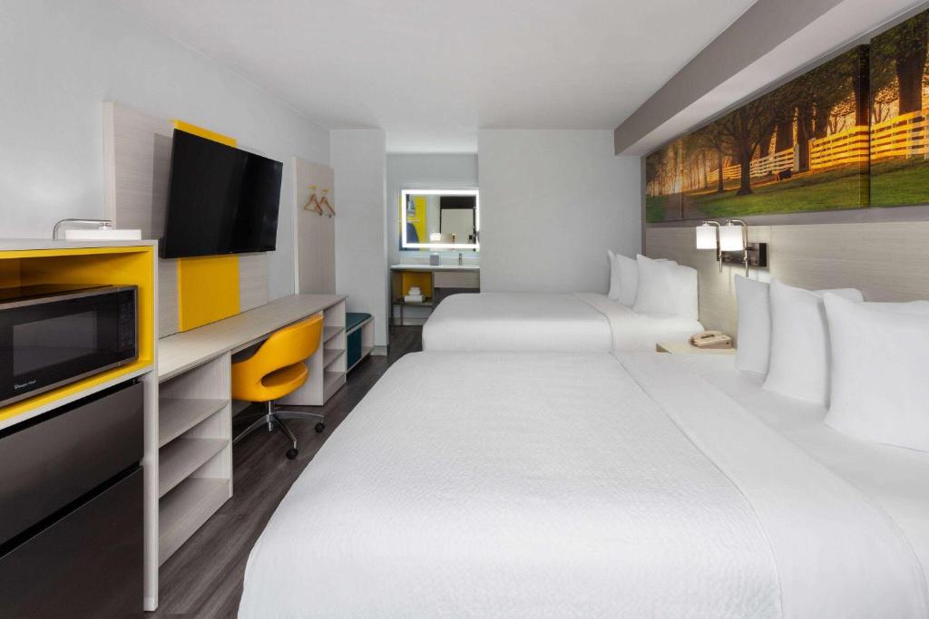 Days-Inn by Wyndham Baltimore Northwest photo