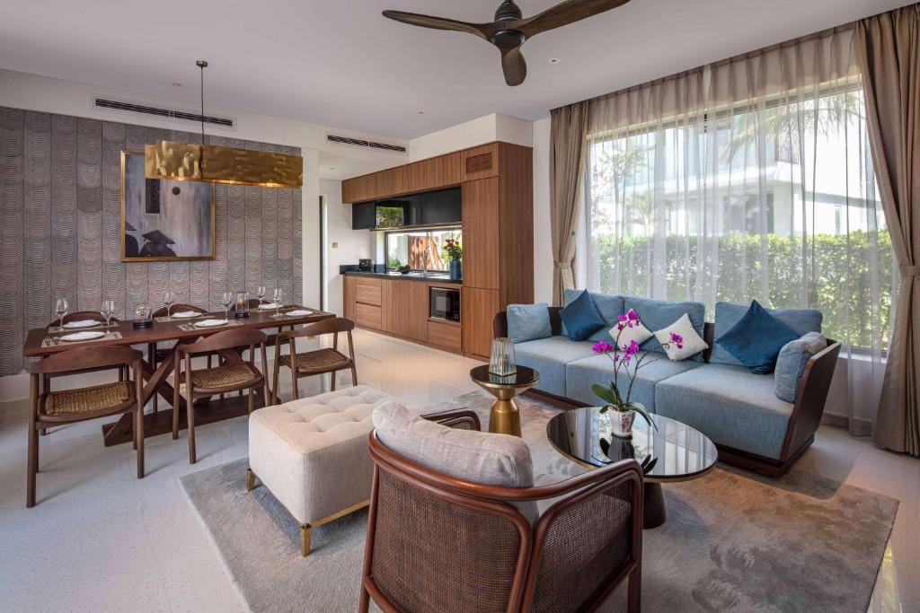 Posezení v ubytování Wyndham Hoi An Royal Beachfront Resort & Villas