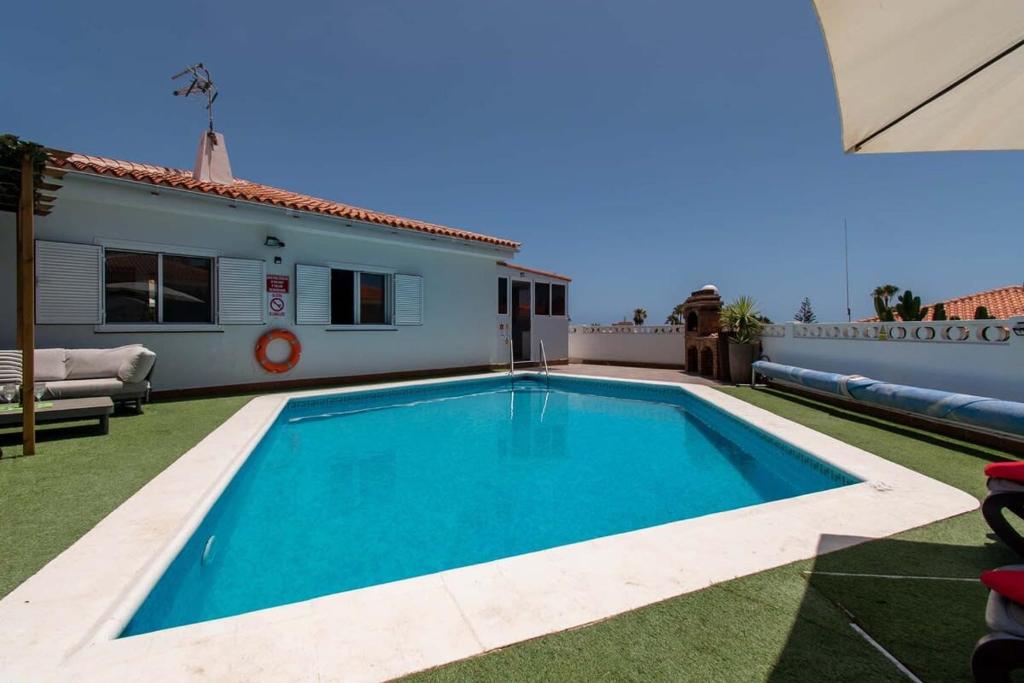 a swimming pool in the backyard of a house at Villa Clariana in Callao Salvaje