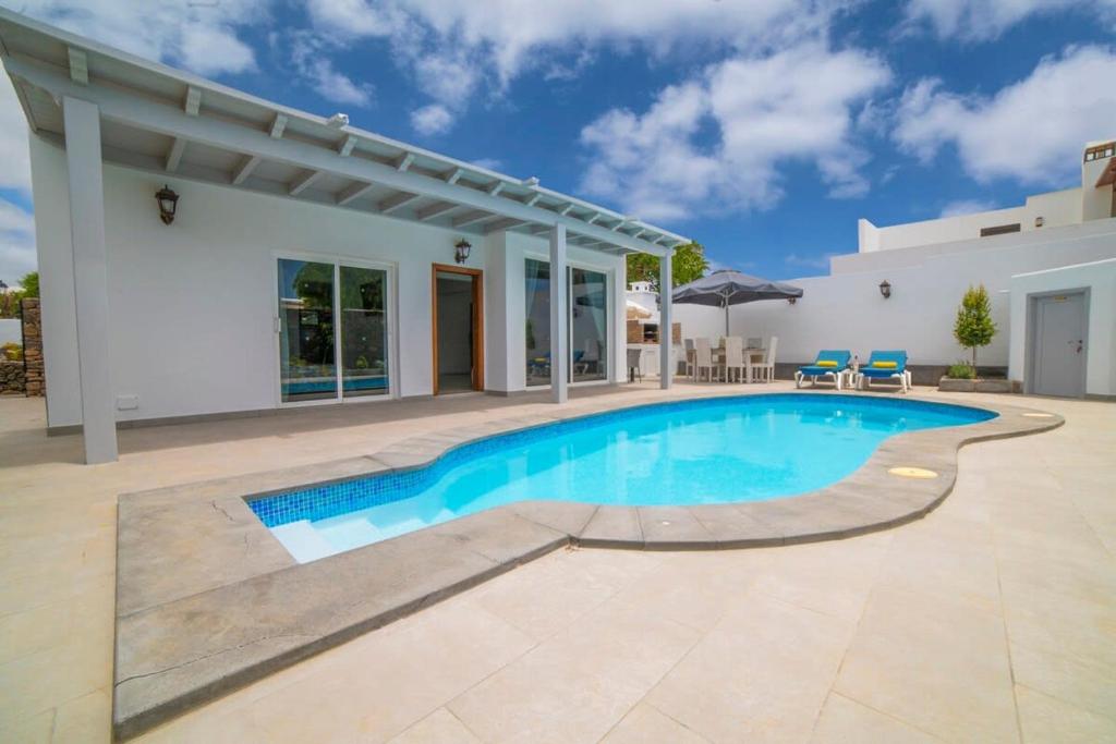 Villa Whitney