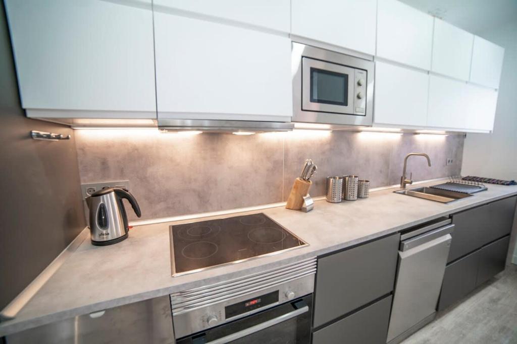 A kitchen or kitchenette at Villa Whitney