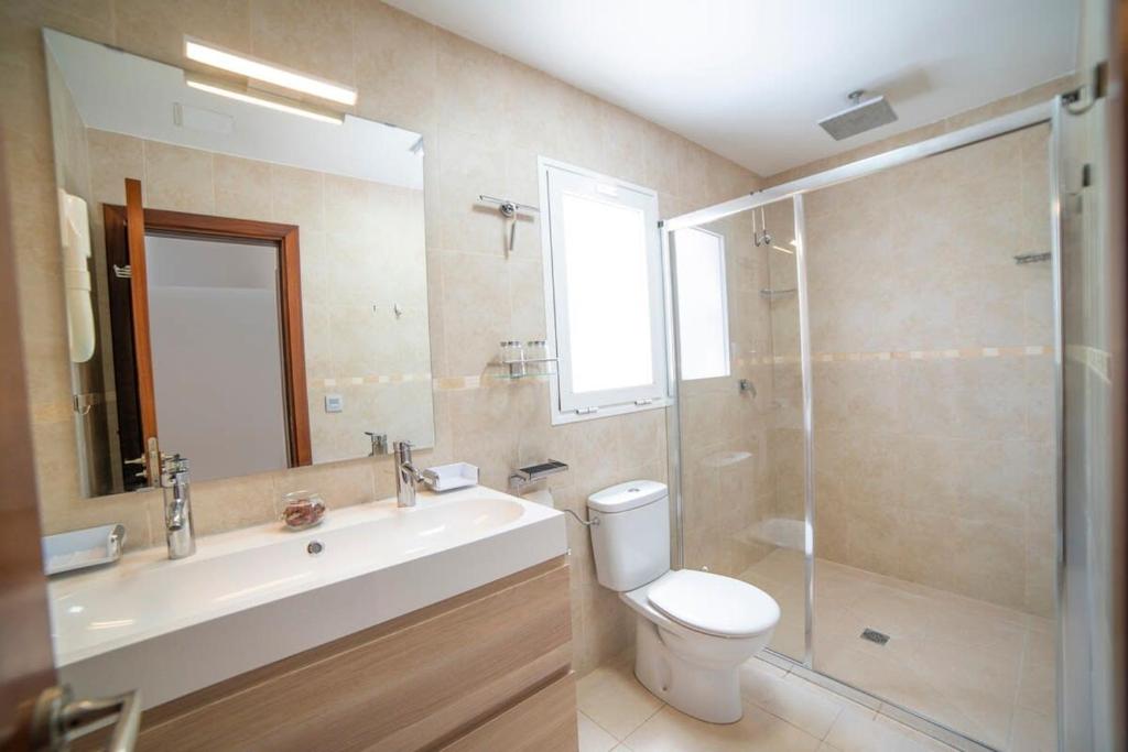 A bathroom at Villa Whitney