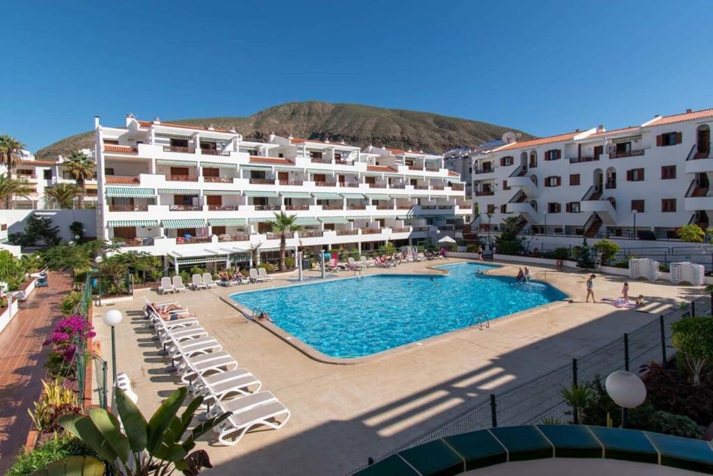 Victoria Court II 117 One Bed with sunny balcony, Los Cristianos