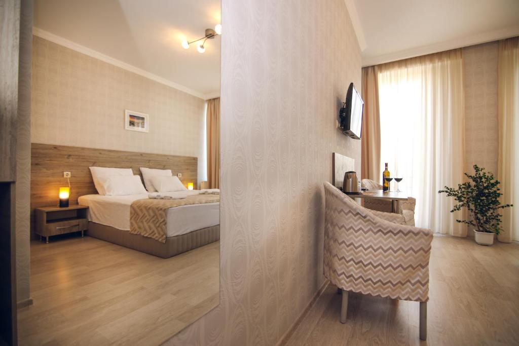 Postel nebo postele na pokoji v ubytování Kenari Hotel