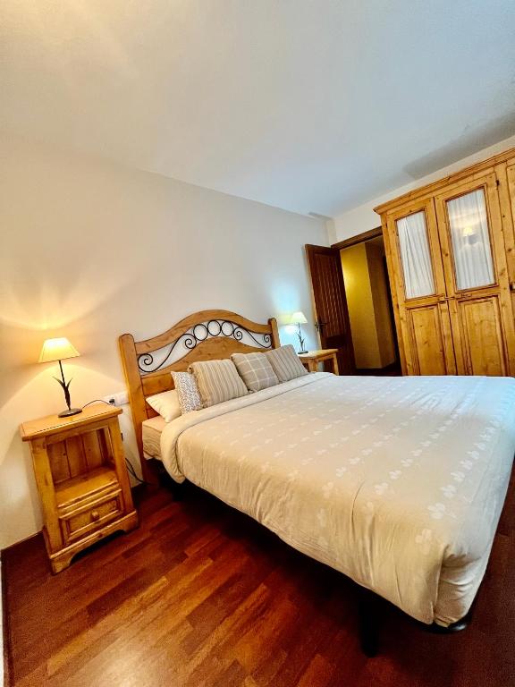 Luxury House Valencia D'Aneu - Three-Bedroom Apartment
