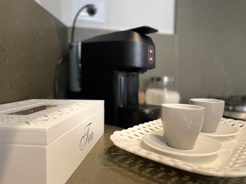 Coffee and tea making facilities at Dimora Vico Storella