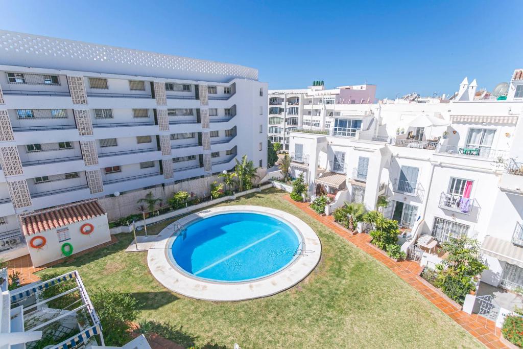 Basen w obiekcie Canovas Nerja - Casa adosada con piscina Los Huertos 6 lub w pobliżu