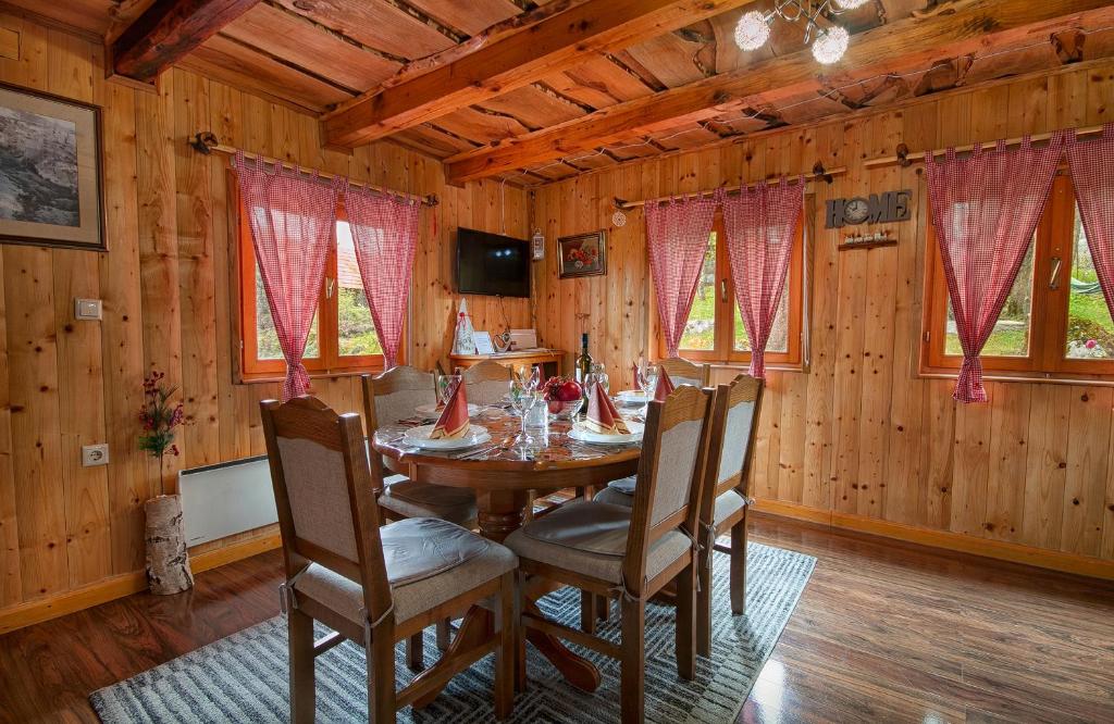 TV a/nebo společenská místnost v ubytování Holiday Home David