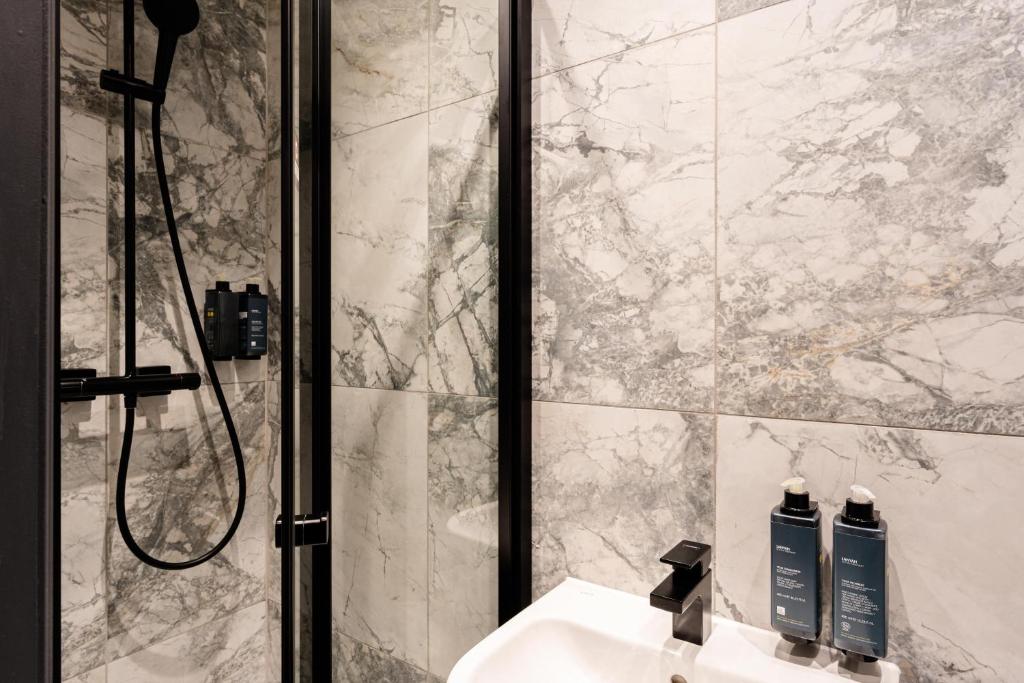 The House on Warwick - Resim 19